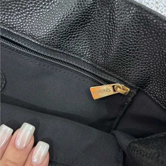 Authentic CHANEL black caviar wooden handle black caviar leather satchel - Picture 11 of 14